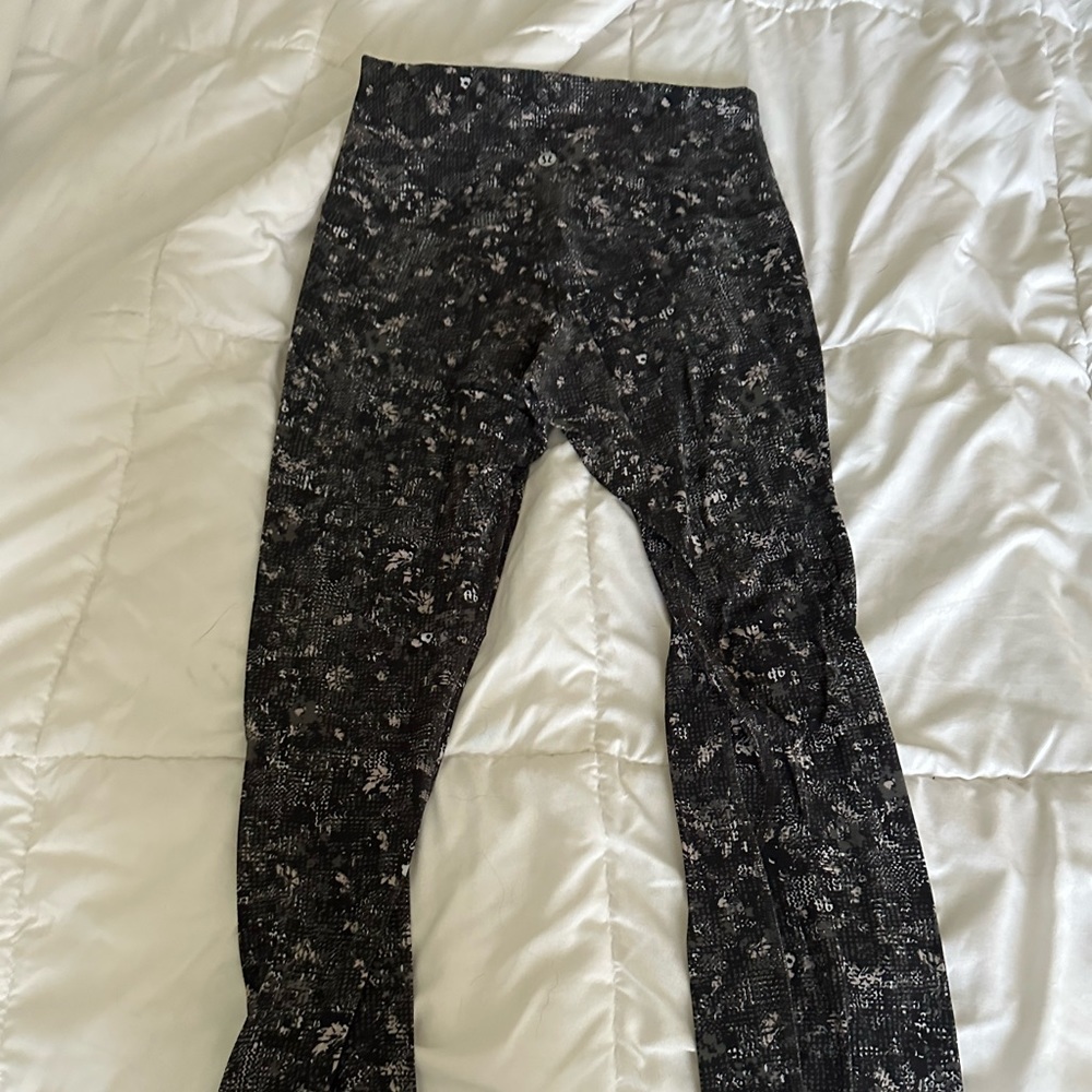 Lululemon leggings size 6